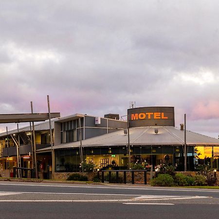Station Motel Parkes Bagian luar foto