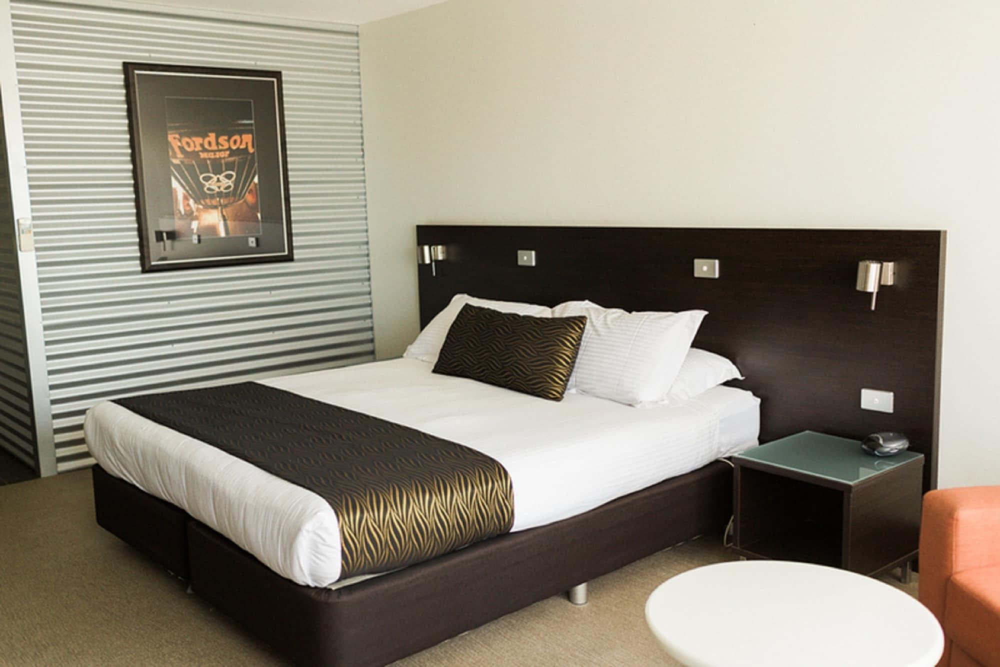 Station Motel Parkes Bagian luar foto