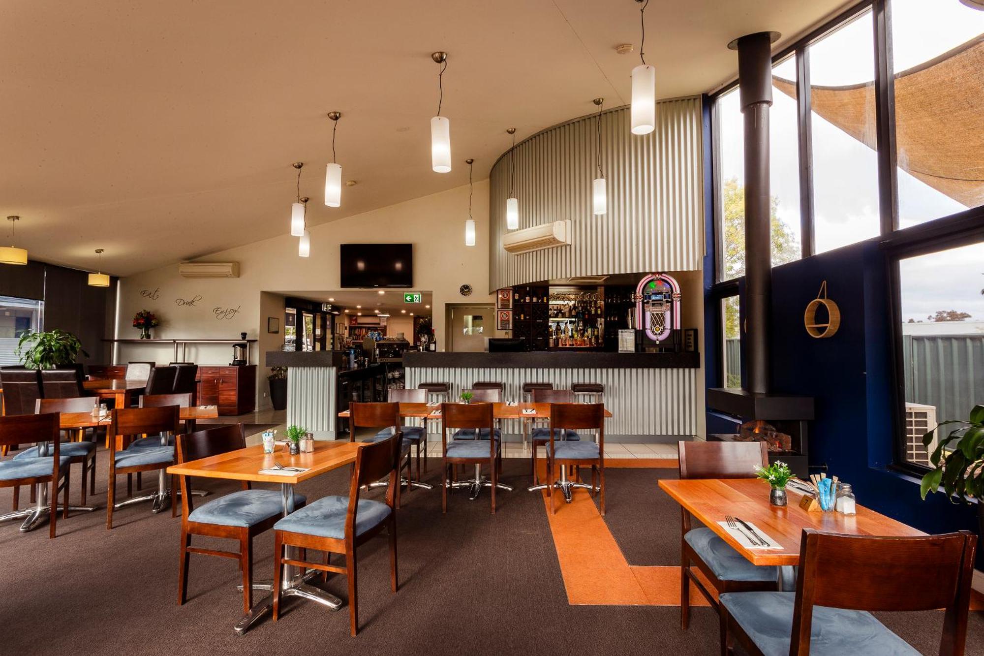 Station Motel Parkes Bagian luar foto
