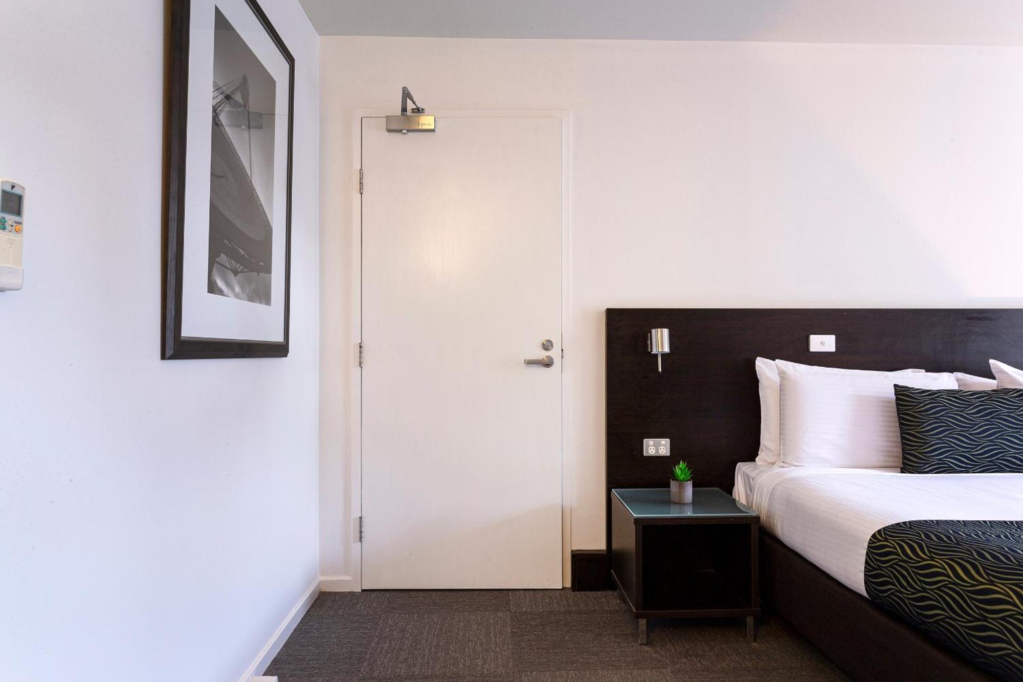 Station Motel Parkes Bagian luar foto