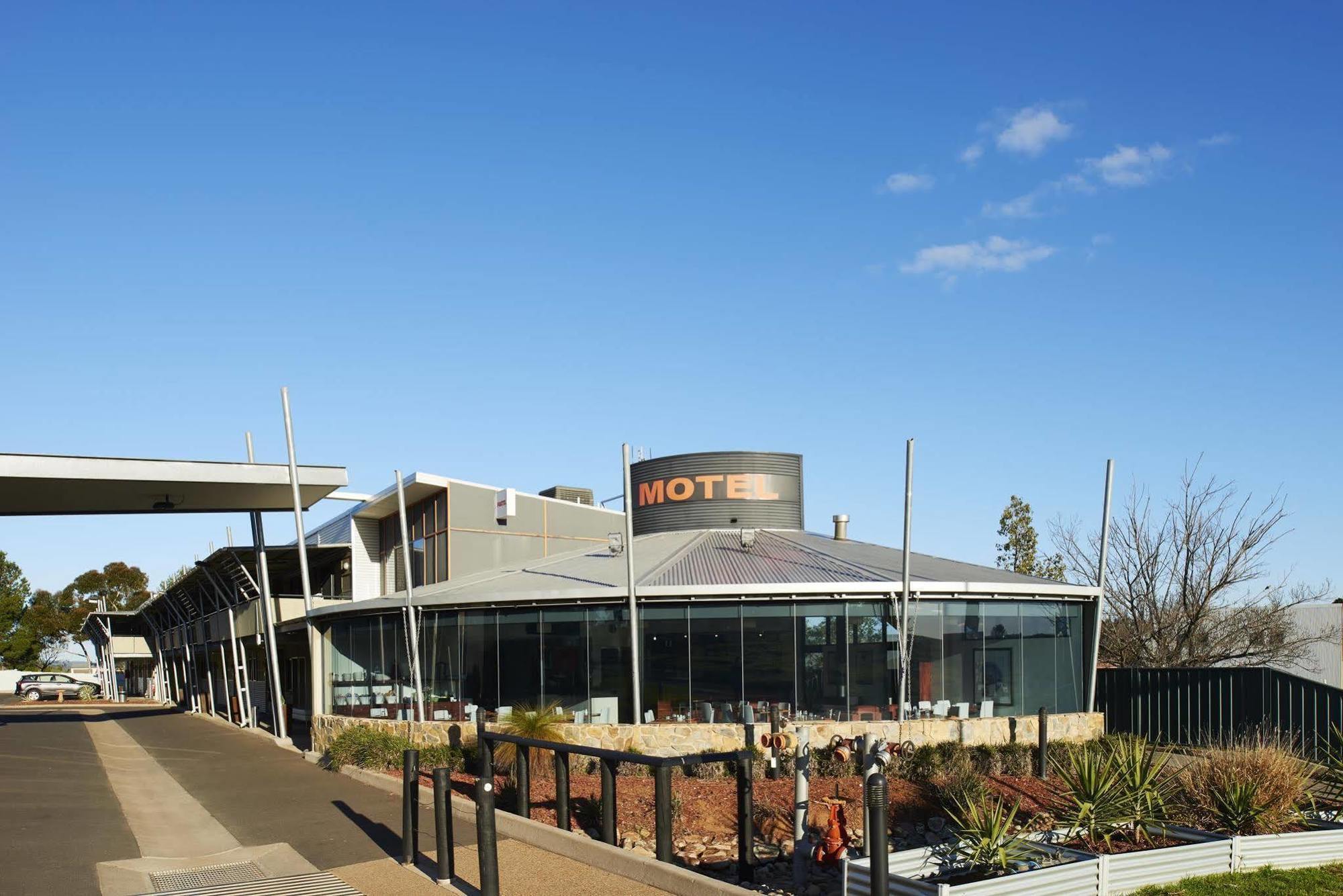 Station Motel Parkes Bagian luar foto